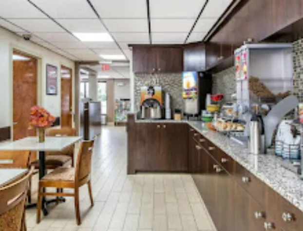 Econo Lodge Savannah Midtown hotel detail image 4