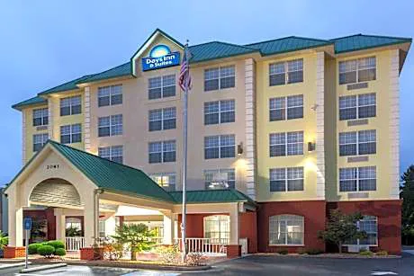 Days Inn & Suites by Wyndham Tucker/Northlake hotel hero