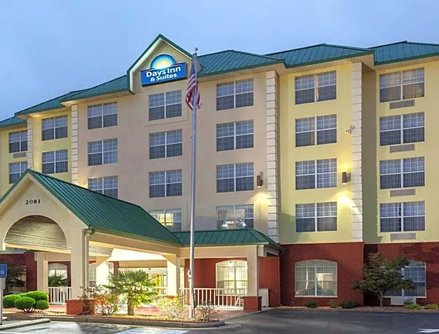 Days Inn & Suites by Wyndham Tucker/Northlake hotel detail image 1