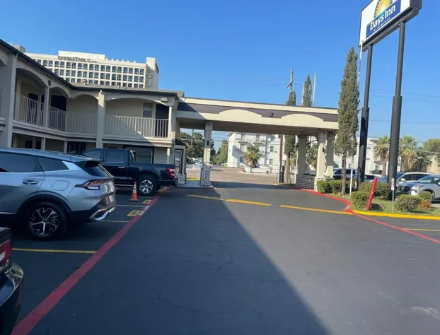 Days Inn by Wyndham Market Center Dallas Love Field hotel detail image 2