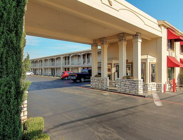 Days Inn by Wyndham Market Center Dallas Love Field hotel detail image 2