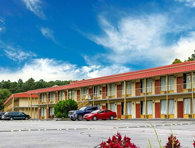Econo Lodge Petersburg - Fort Lee hotel detail image 1