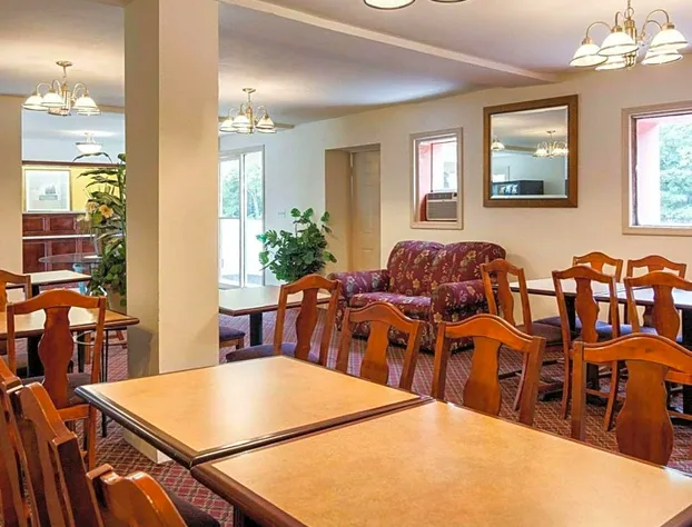 Econo Lodge Petersburg - Fort Lee hotel detail image 4