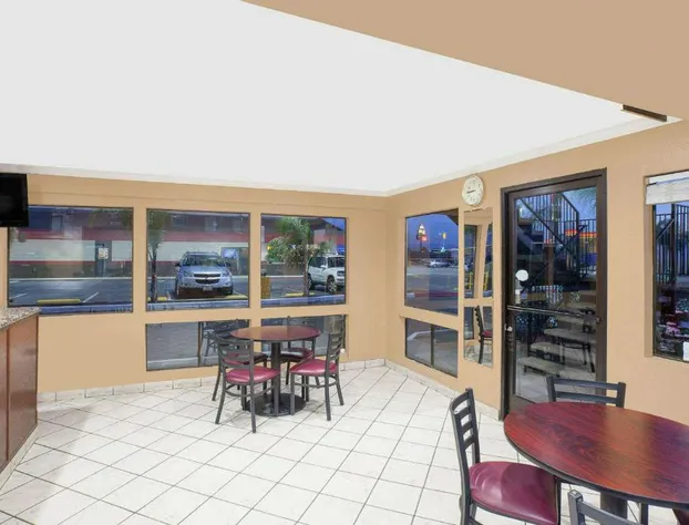 Days Inn by Wyndham Lost Hills hotel detail image 4