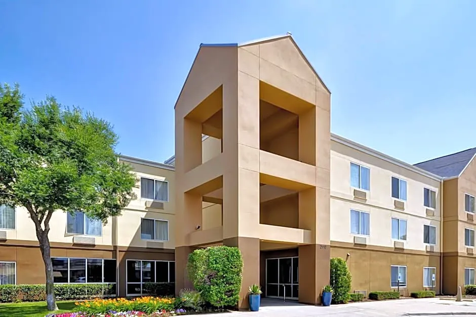 Fairfield Inn & Suites Dallas Medical/Market Center hotel hero