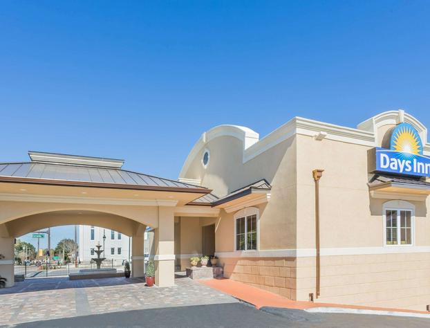 Days Inn by Wyndham Pensacola - Historic Downtown hotel detail image 1