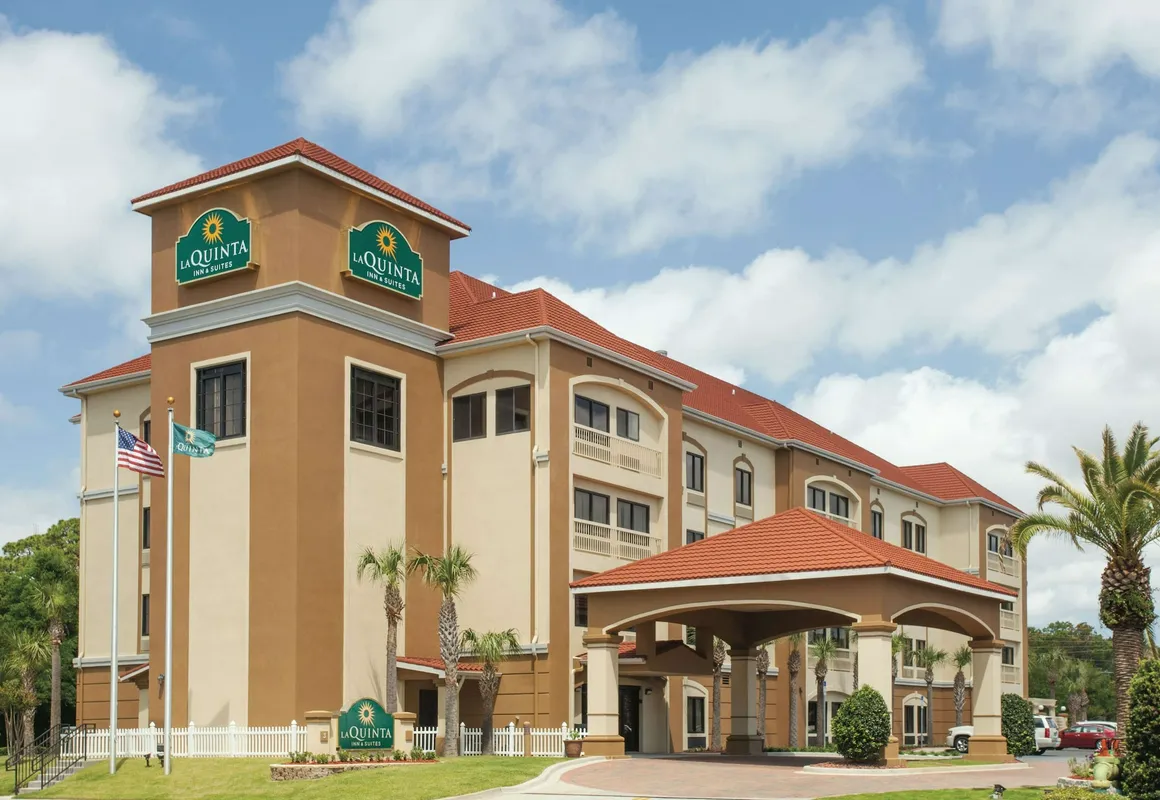 La Quinta Inn & Suites by Wyndham Fort Walton Beach hotel hero