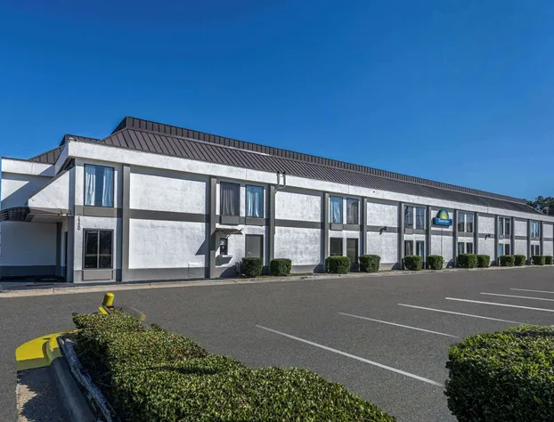 Days Inn & Suites by Wyndham Fort Bragg/Cross Creek Mall hotel detail image 1