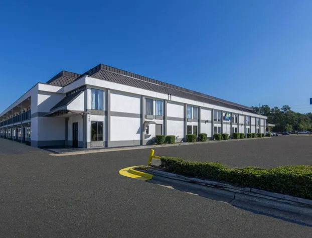 Days Inn & Suites by Wyndham Fort Bragg/Cross Creek Mall hotel detail image 2