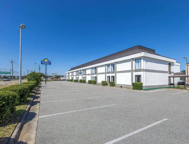 Days Inn & Suites by Wyndham Fort Bragg/Cross Creek Mall hotel detail image 3