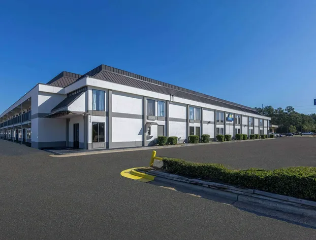 Days Inn & Suites by Wyndham Fort Bragg/Cross Creek Mall hotel detail image 3