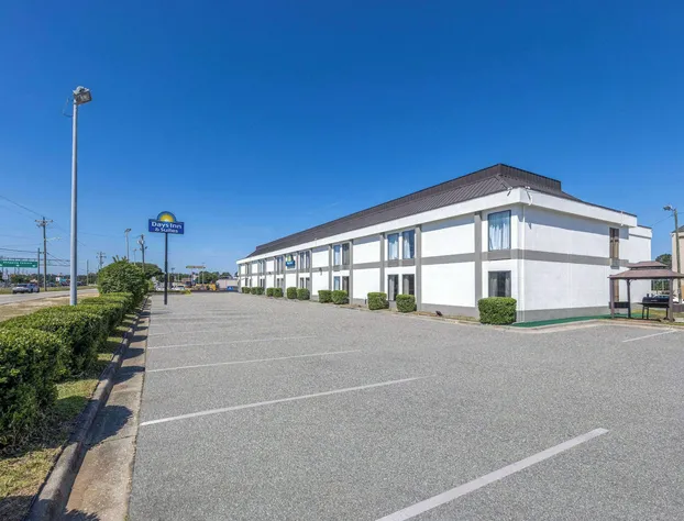 Days Inn & Suites by Wyndham Fort Bragg/Cross Creek Mall hotel detail image 4