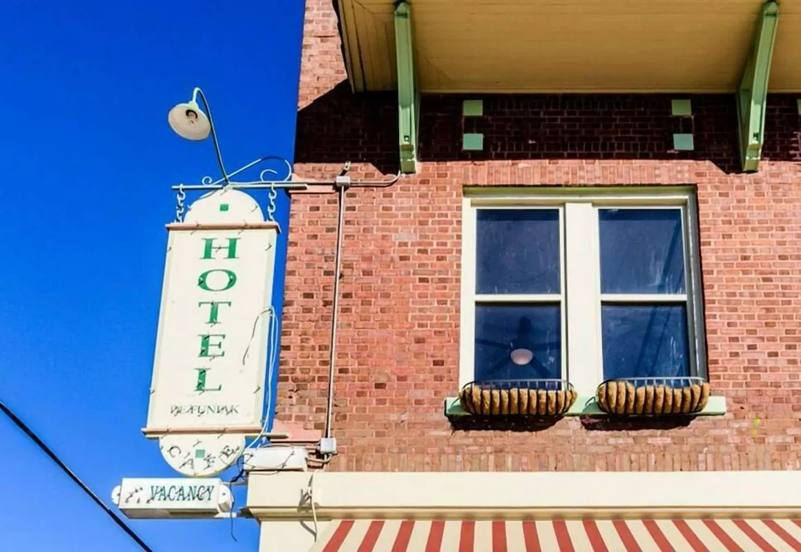 Hotel DeFuniak hotel hero