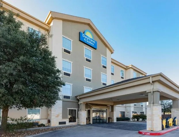 Days Inn & Suites by Wyndham San Antonio near Frost Bank Center hotel detail image 1