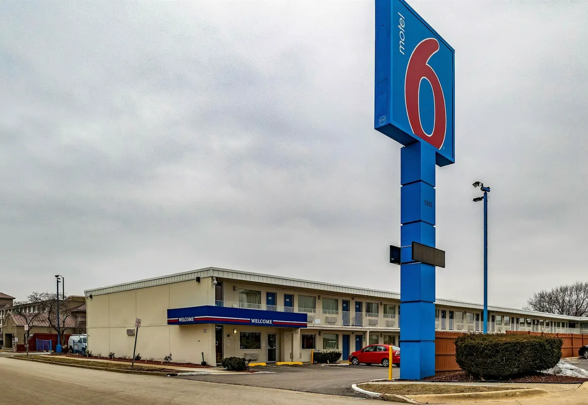 Motel 6 Joliet, IL - I-80 hotel hero