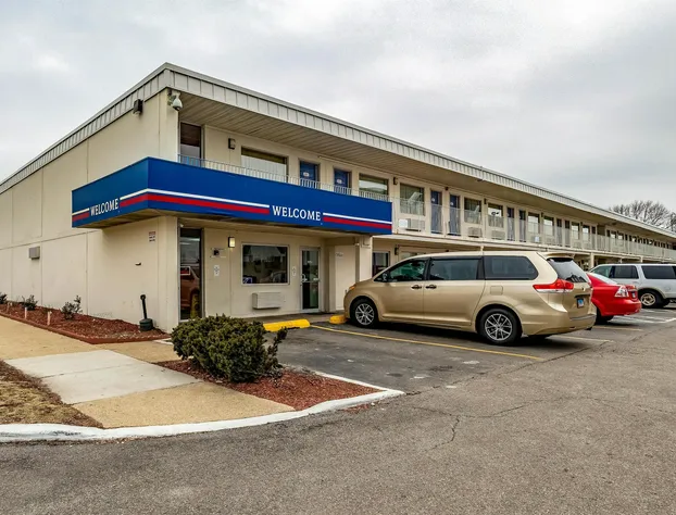 Motel 6 Joliet, IL - I-80 hotel detail image 1