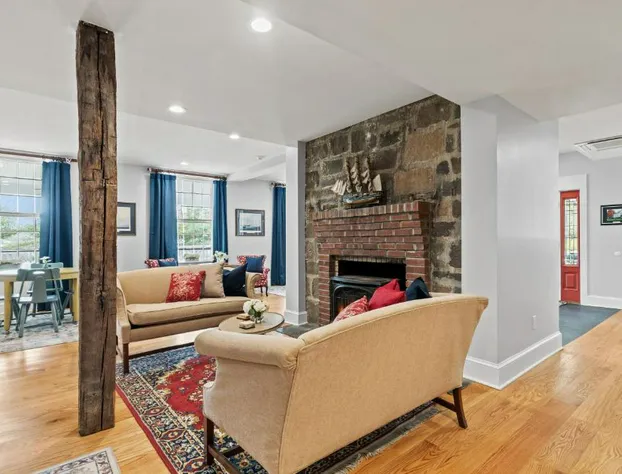 The Captain Stannard hotel detail image 4