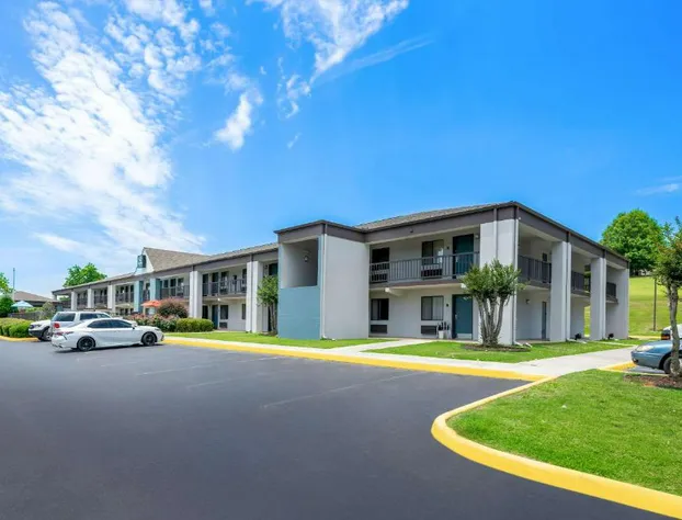 Quality Inn Pelham I-65 exit 246 hotel detail image 3