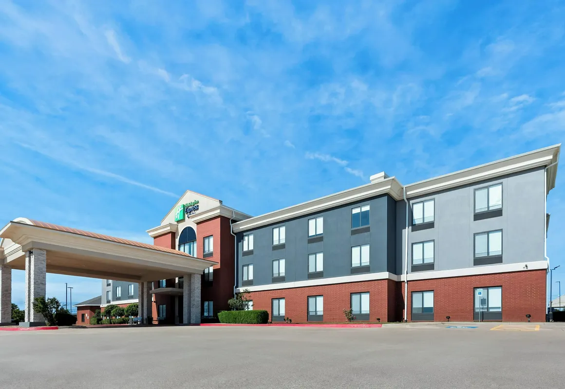 Holiday Inn Express & Suites Perry by IHG hotel hero