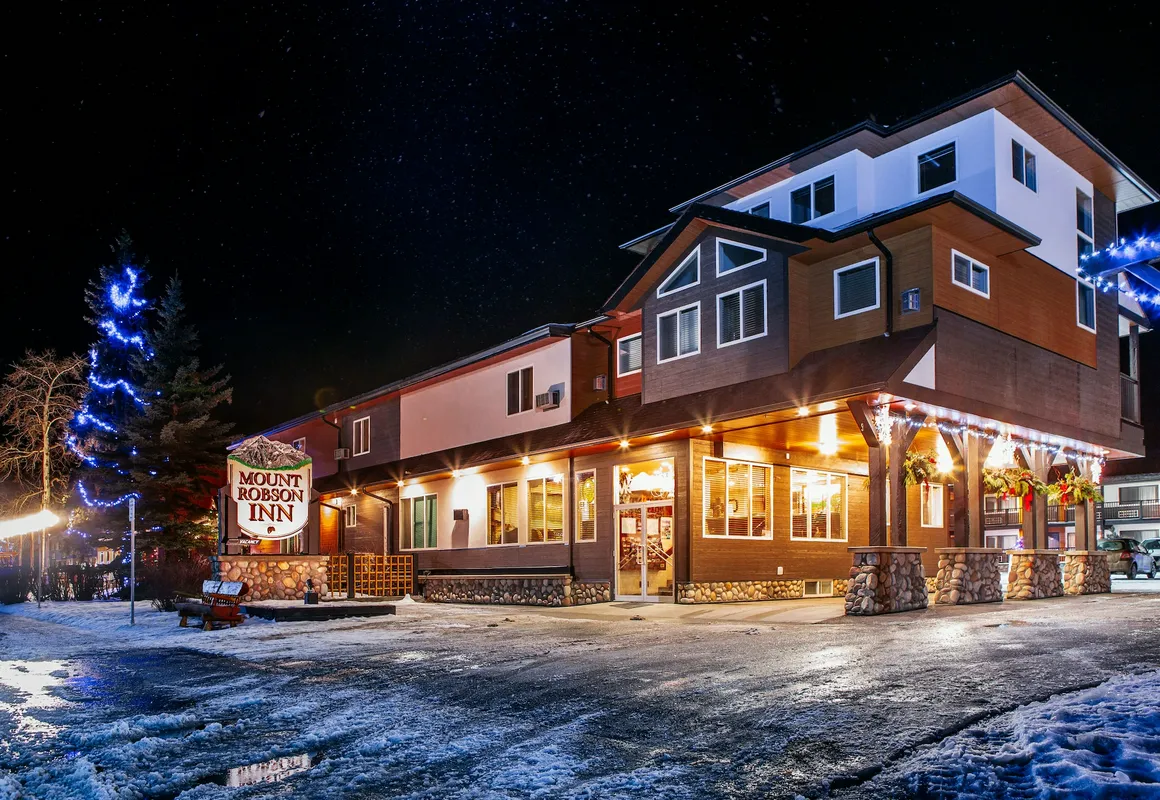 Mount Robson Inn hotel hero
