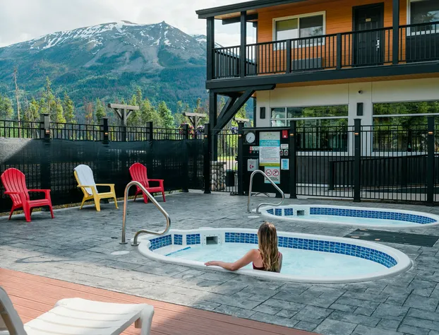 Mount Robson Inn hotel detail image 3