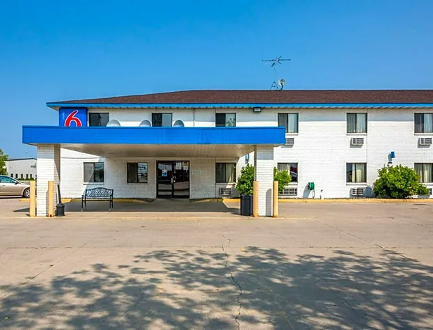 Motel 6-Fargo, ND - South hotel detail image 1