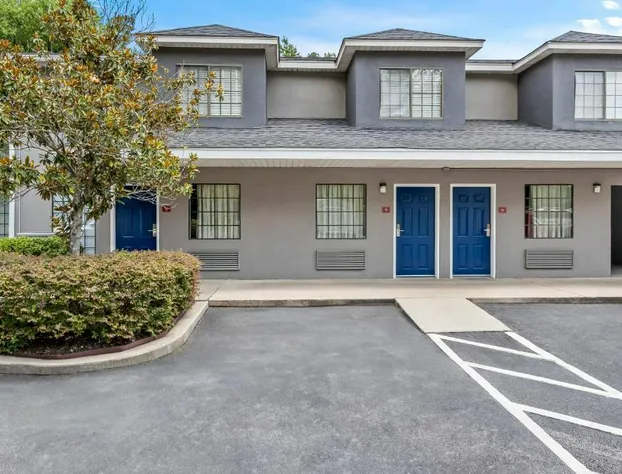 Econo Lodge Inn & Suites Cayce I-26 Airport hotel detail image 2