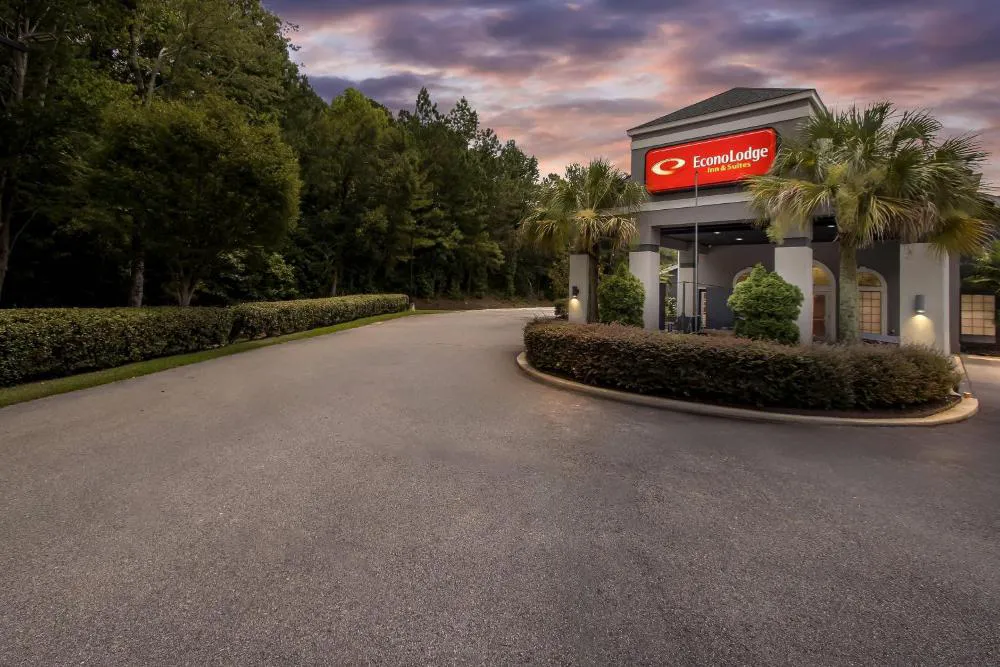 Econo Lodge Inn & Suites Cayce I-26 Airport hotel hero