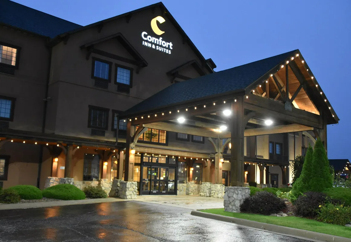 Comfort Inn & Suites Macon hotel hero