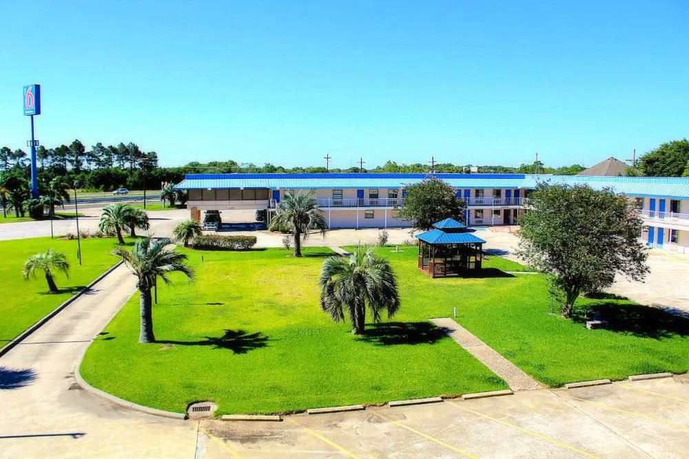 Motel 6 Winnie, TX hotel hero