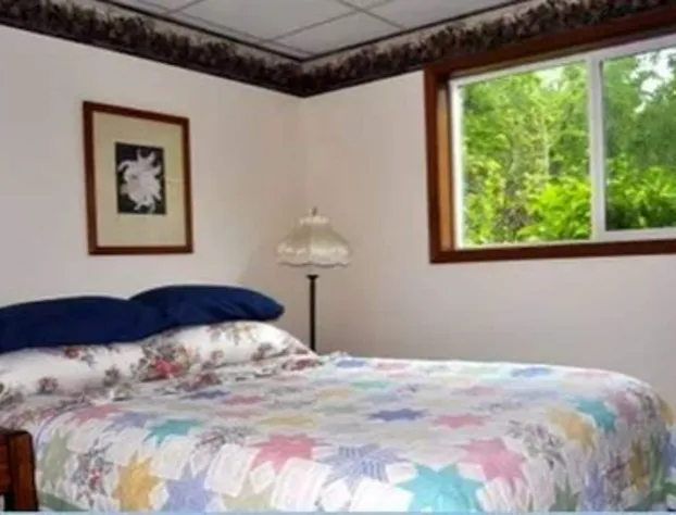 Daniels Lake Lodge B&B hotel detail image 3