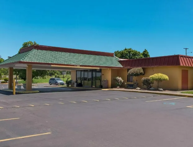 Econo Lodge hotel detail image 1