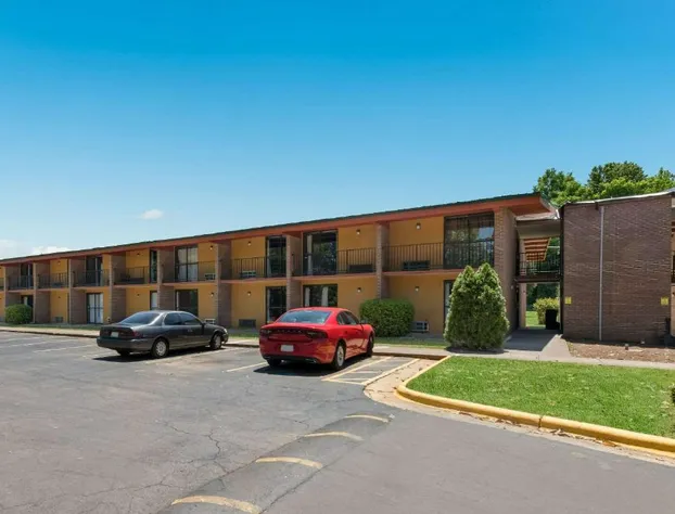 Econo Lodge hotel detail image 2