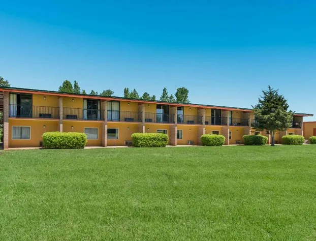 Econo Lodge hotel detail image 3