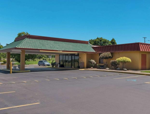 Econo Lodge hotel detail image 1