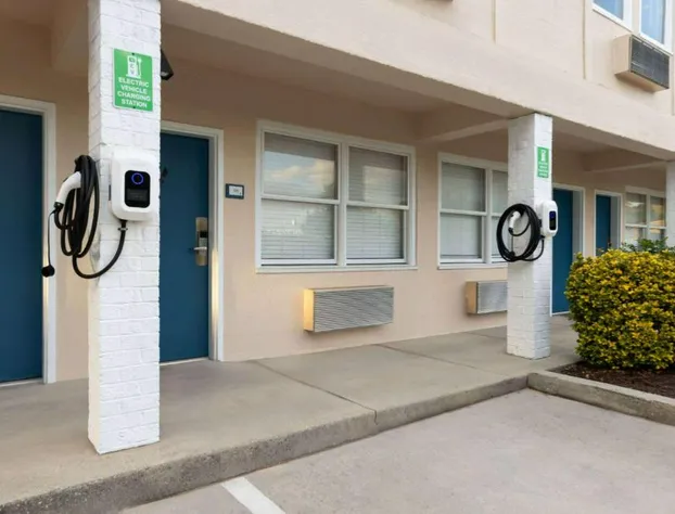 Hotel Manteo, Trademark Collection by Wyndham hotel detail image 2