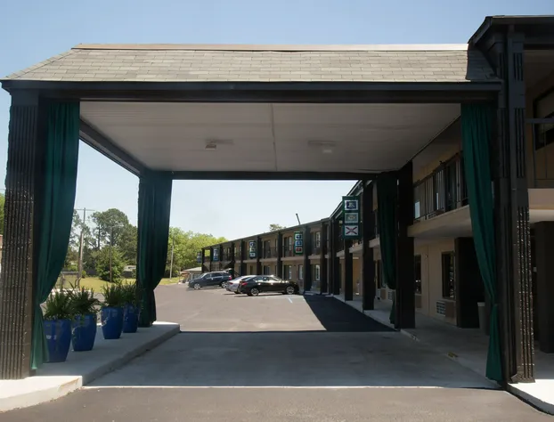 Super 8 by Wyndham Daleville/Fort Novosel hotel detail image 2