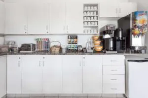 Super 8 by Wyndham Morden hotel detail image 3