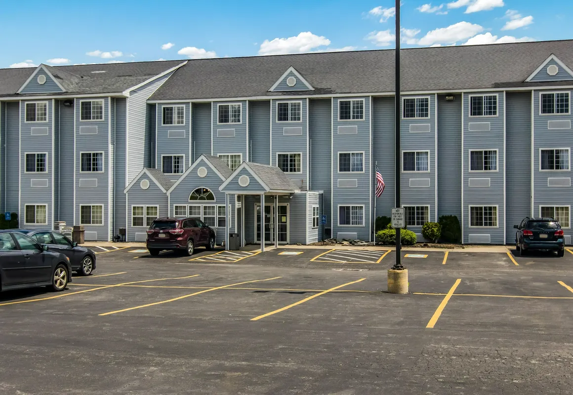 Quality Inn & Suites Grove City - Outlet Mall hotel hero