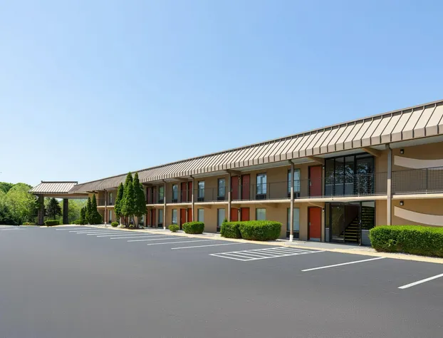 Baymont by Wyndham Knoxville I-75 hotel detail image 3