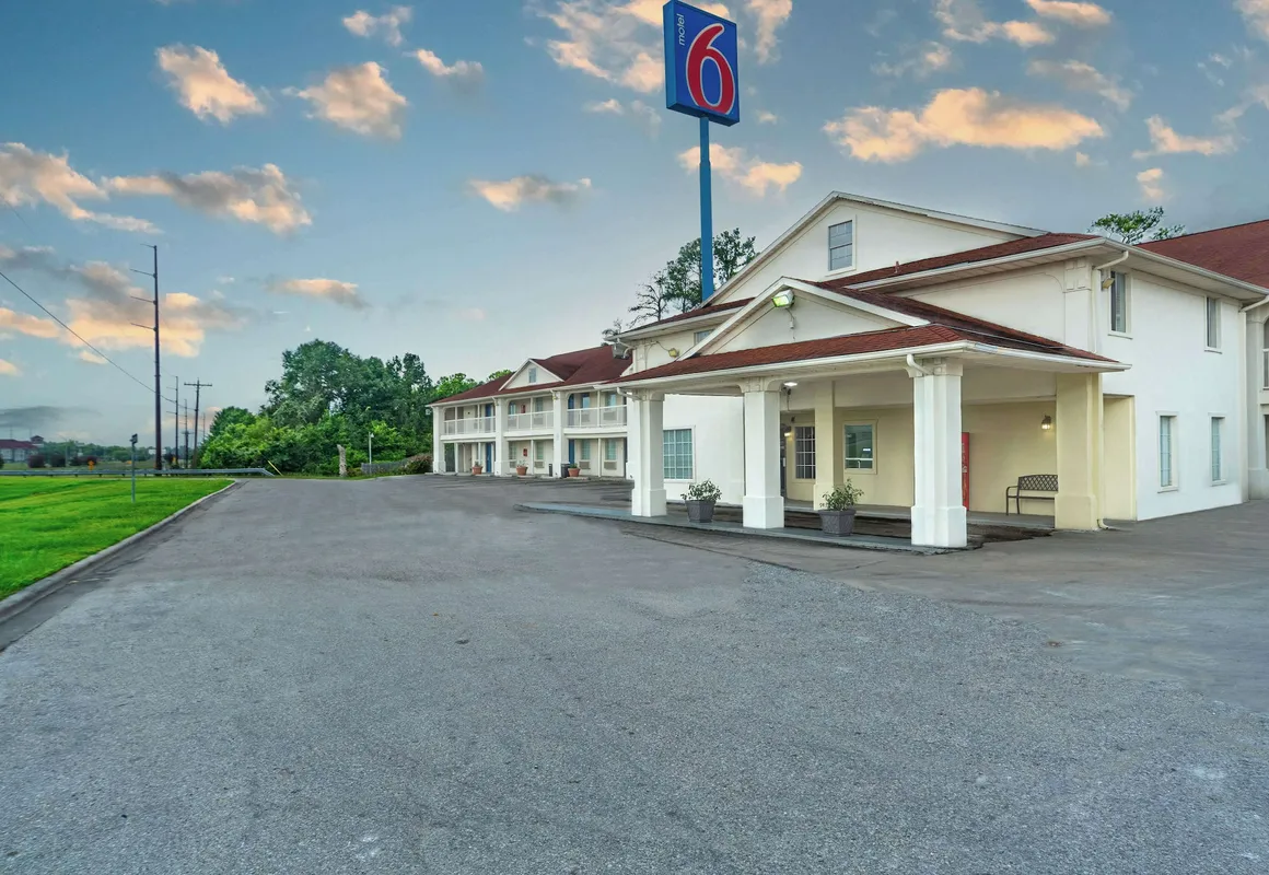 Motel 6 Livingston, TX hotel hero