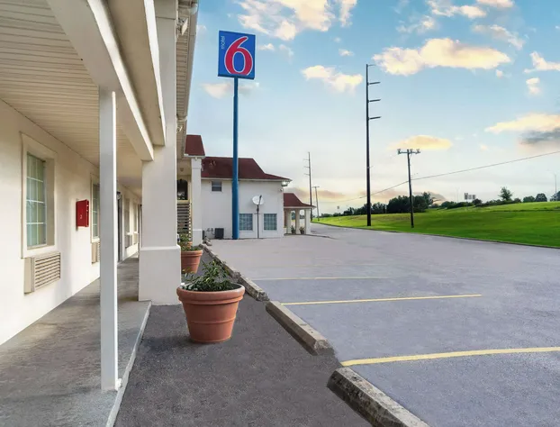 Motel 6 Livingston, TX hotel detail image 1