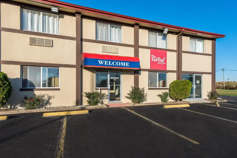Red Roof Inn & Suites Wapakoneta hotel hero