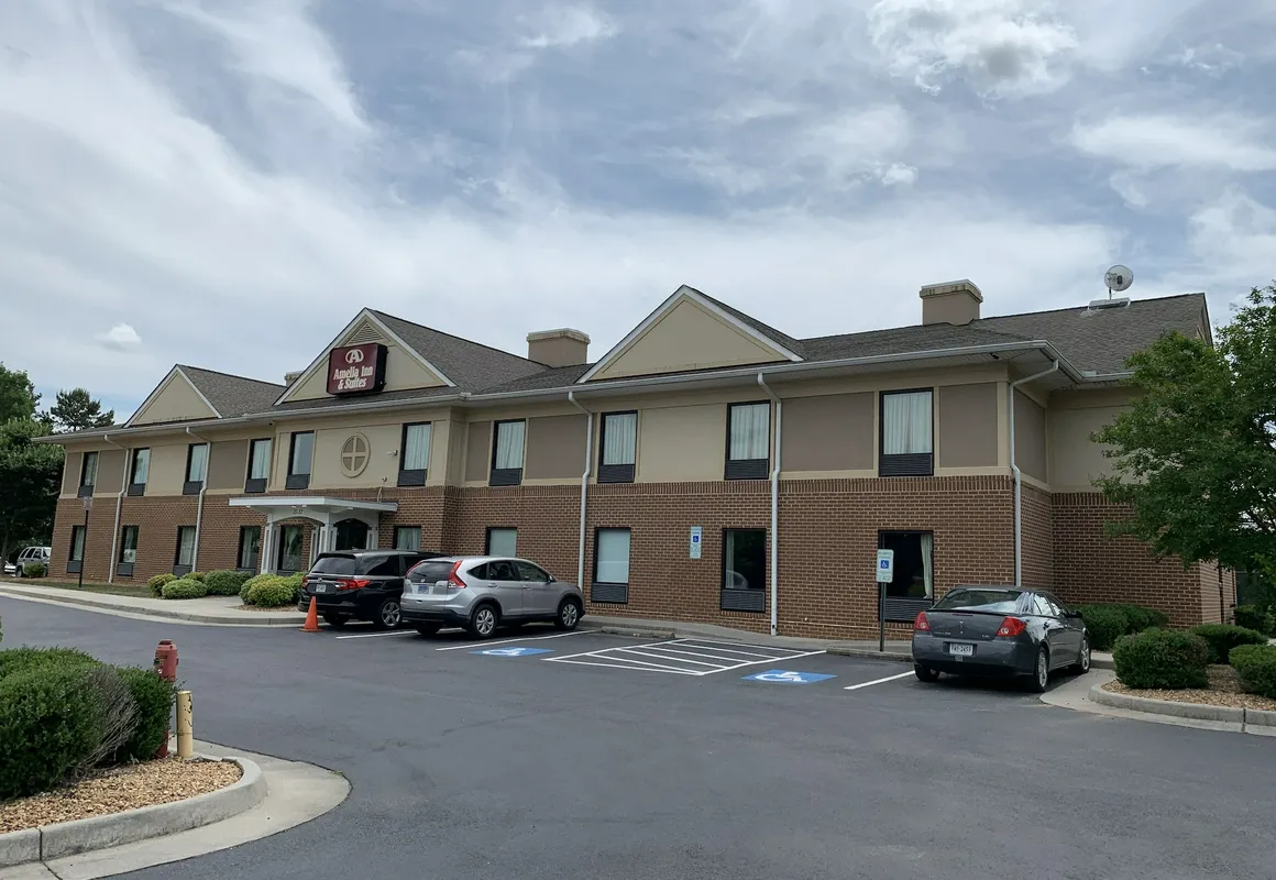 Amelia Inn & Suites hotel hero