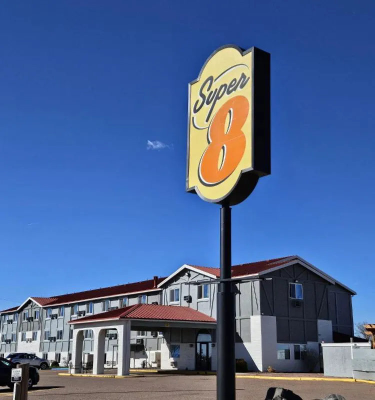 Super 8 by Wyndham Holbrook hotel hero