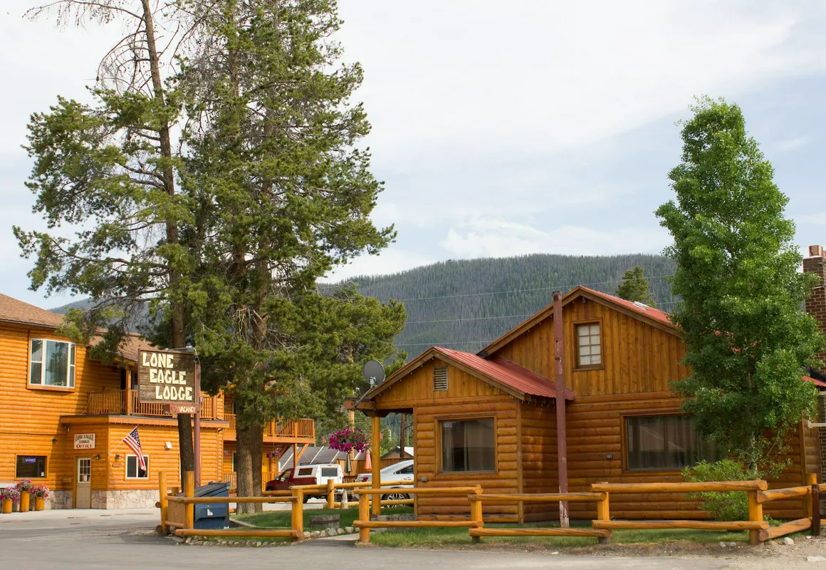 Lone Eagle Lodge hotel hero