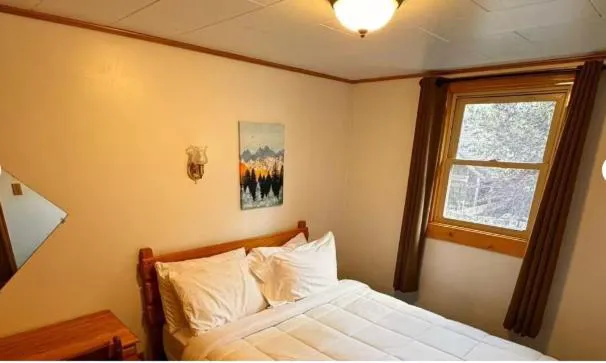 Lone Eagle Lodge hotel detail image 3