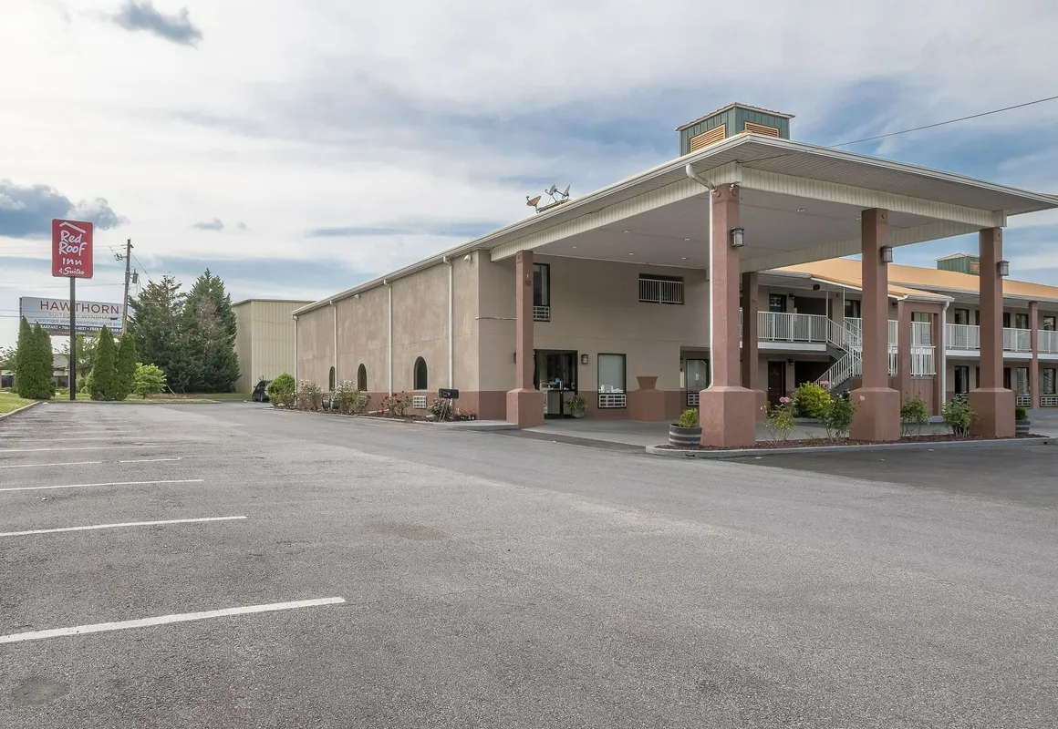 Red Roof Inn & Suites Rome hotel hero