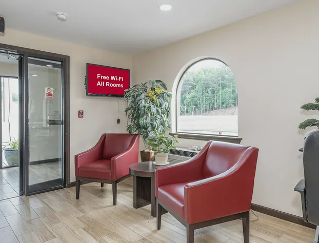 Red Roof Inn & Suites Rome hotel detail image 3