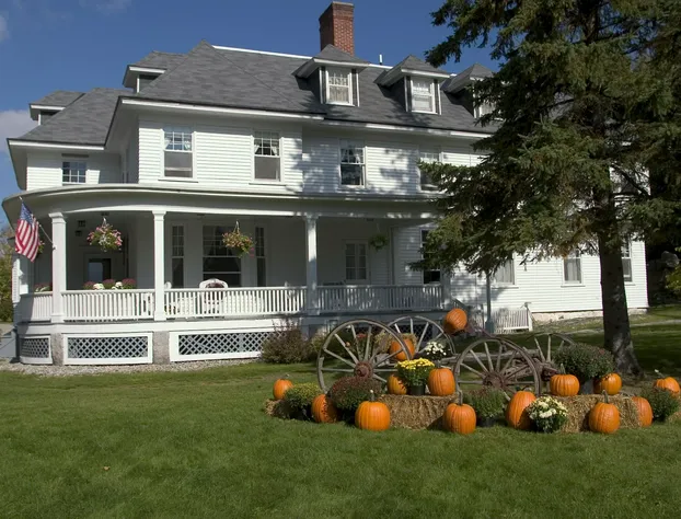 Omni Bretton Arms Inn at Mount Washington hotel detail image 4